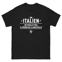 Thumbnail for T-shirt Un Italien ne vieillit pas il prend de la bouteille - cadeau humour Italie