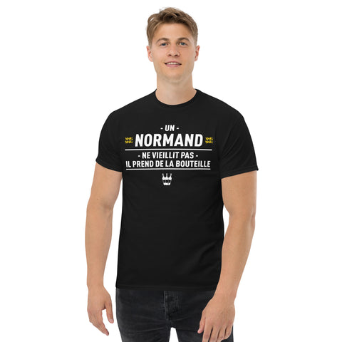 T-shirt Un Normand ne vieillit pas il prend de la bouteille Cadeau Normand