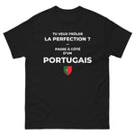 T-shirt cadeau humour pour un Portugais : Froler la perfection
