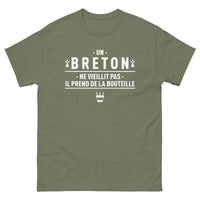 Thumbnail for T-shirt Bretagne vert militaire dos - Un breton ne vieillit pas, il prend de la bouteille