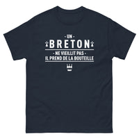 Thumbnail for T-shirt Bretagne bordeaux dos - Un breton ne vieillit pas, il prend de la bouteille