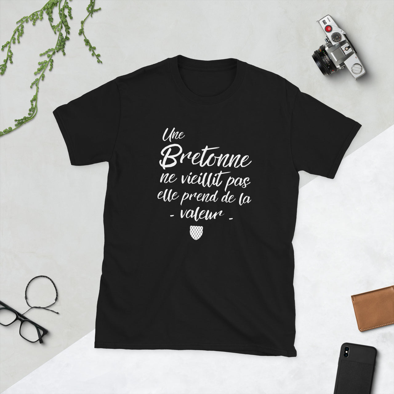 T-shirt Bretagne noir - Une Bretonne ne vieillit pas