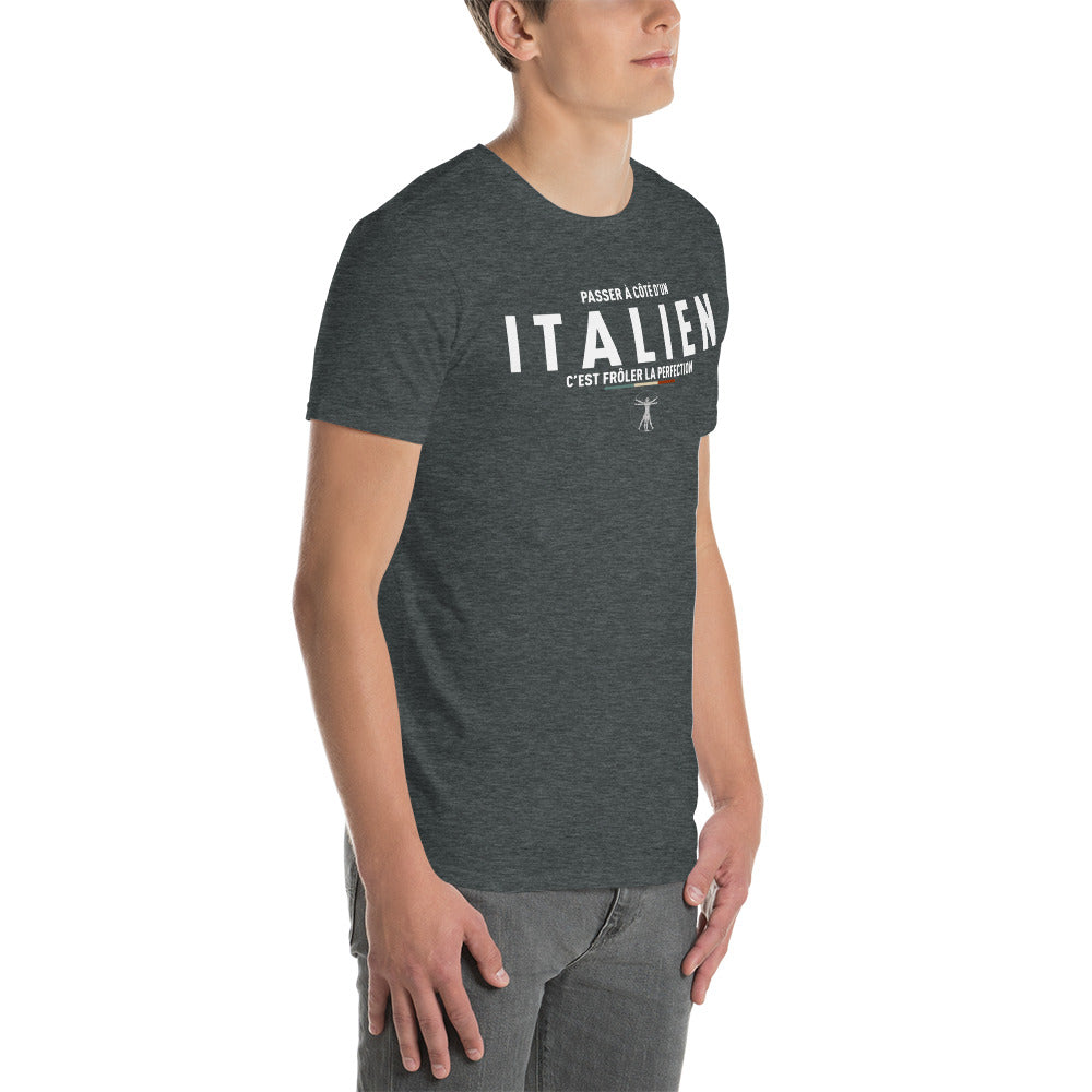 Passer à côté d'un Italien - Frôler la perfection - T-shirt cadeau humour