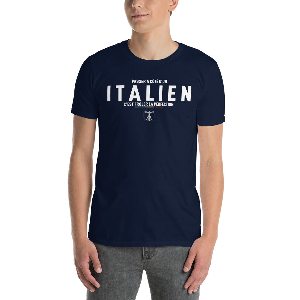 Passer à côté d'un Italien - Frôler la perfection - T-shirt cadeau humour