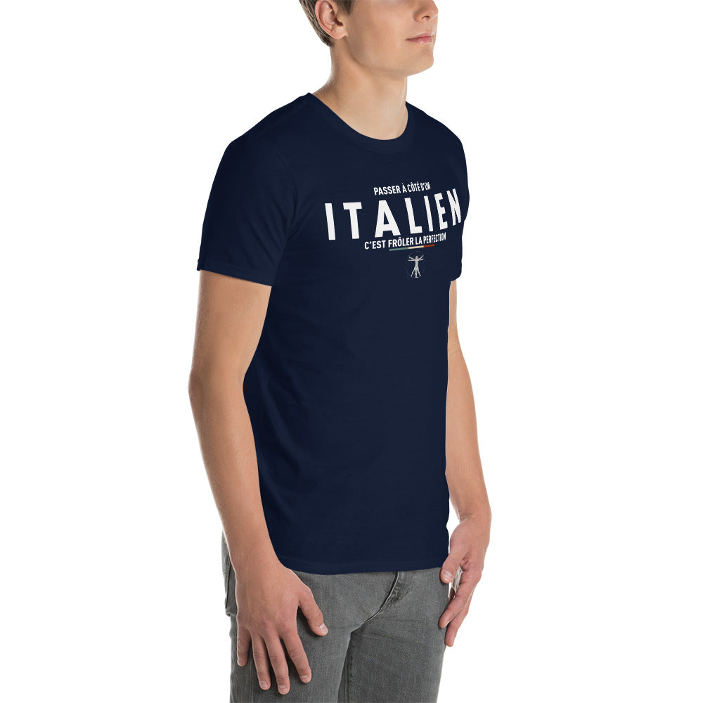 Passer à côté d'un Italien - Frôler la perfection - T-shirt cadeau humour