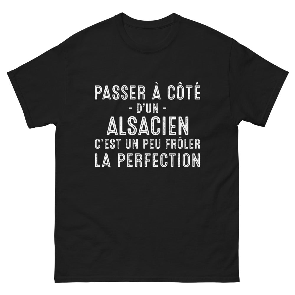 T-shirt Alsace noir - Passer à côté d'un Alsacien, c'est frôler la perfection