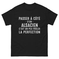 Thumbnail for T-shirt Alsace noir - Passer à côté d'un Alsacien, c'est frôler la perfection