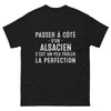 T-shirt Alsace noir - Passer à côté d'un Alsacien, c'est frôler la perfection