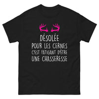 Thumbnail for T-shirt Chasseresse noir - Désolée pour les cernes, c'est fatigant d'être une chasseresse