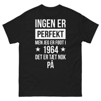 Thumbnail for T-shirt Norvégien noir - Ingen er perfekt, men jeg er fodt i 1964