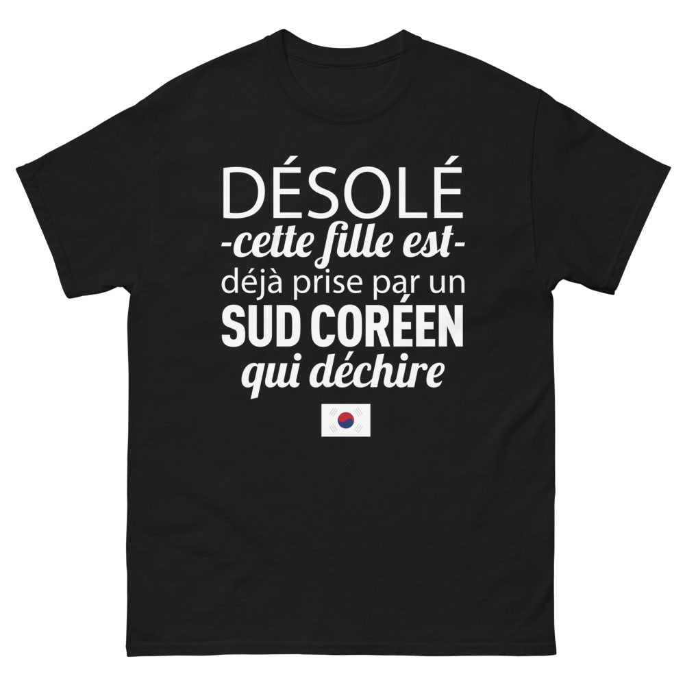T-shirt Sud-Coréen noir - prise par un Sud-Coréen qui déchire