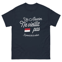 Thumbnail for T-shirt Alsacien marine - Un Alsacien ne vieillit pas, il prend de la valeur