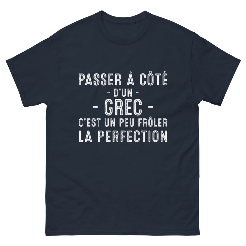 T-shirt Méditerranée marine - Passer à côté d'un grec, c'est frôler la perfection