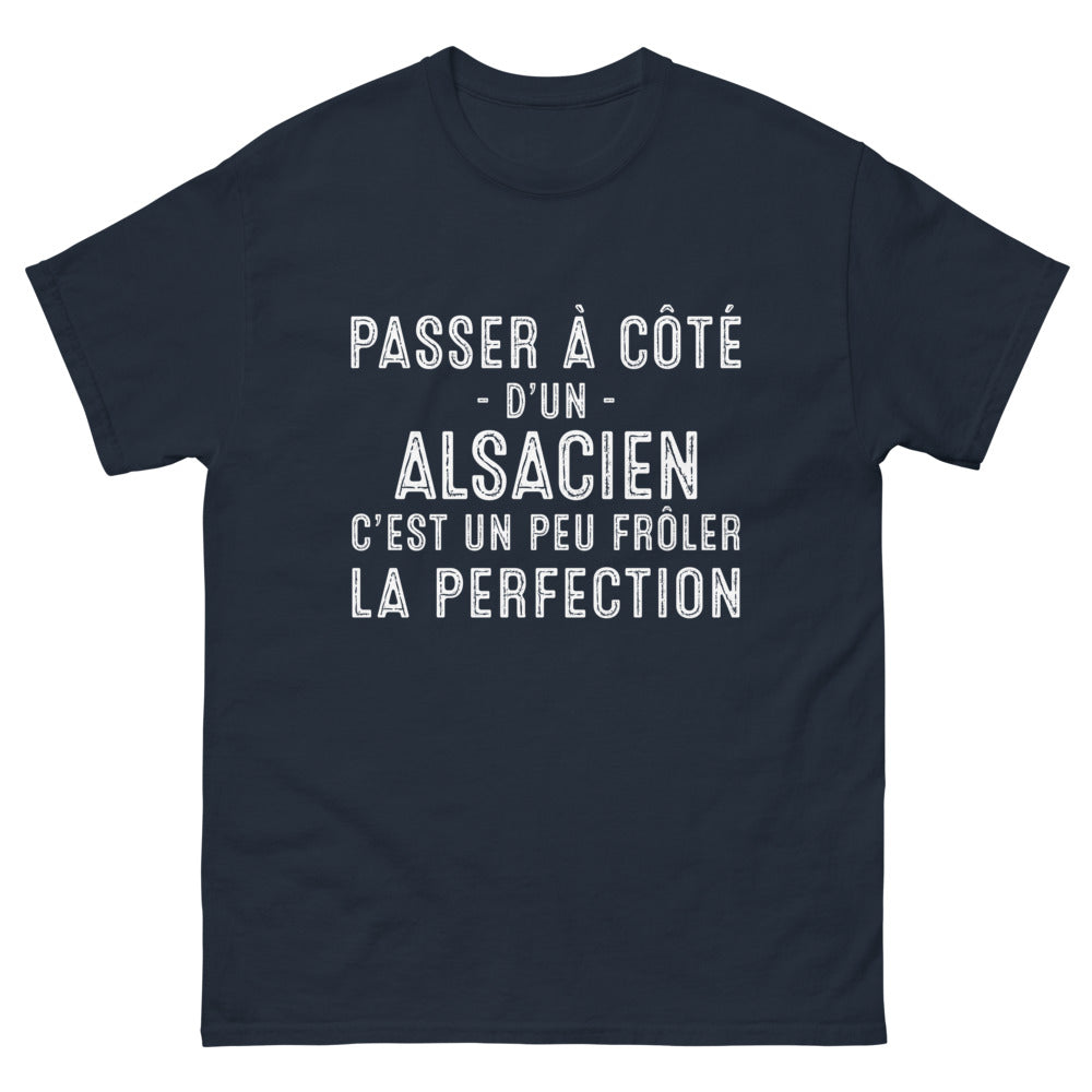 T-shirt Alsace marine - Passer à côté d'un Alsacien, c'est frôler la perfection