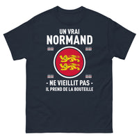 Thumbnail for T-shirt Normand marine - Un vrai Normand ne vieillit pas, il prend de la bouteille