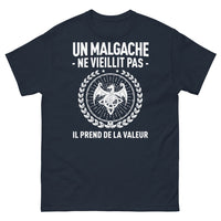 Thumbnail for T-shirt Madagascar marine - Un Malgache ne vieillit pas, il prend de la valeur
