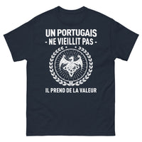 Thumbnail for T-shirt Portugal marine - Un Portugais ne vieillit pas, il prend de la valeur