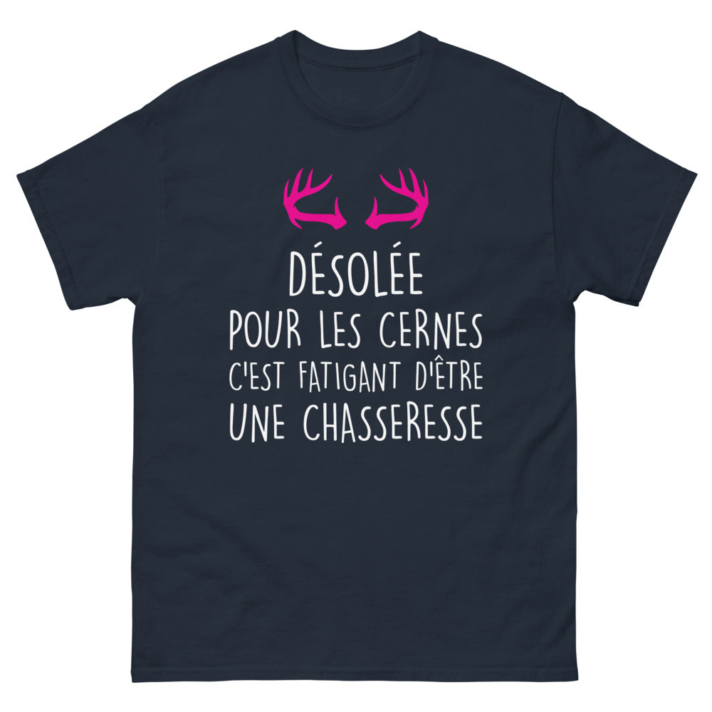 T-shirt Chasseresse marine - Désolée pour les cernes, c'est fatigant d'être une chasseresse
