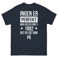 Thumbnail for T-shirt 1982 noir dos - Ingen er Perfekt, men Jeg er Født i 1982