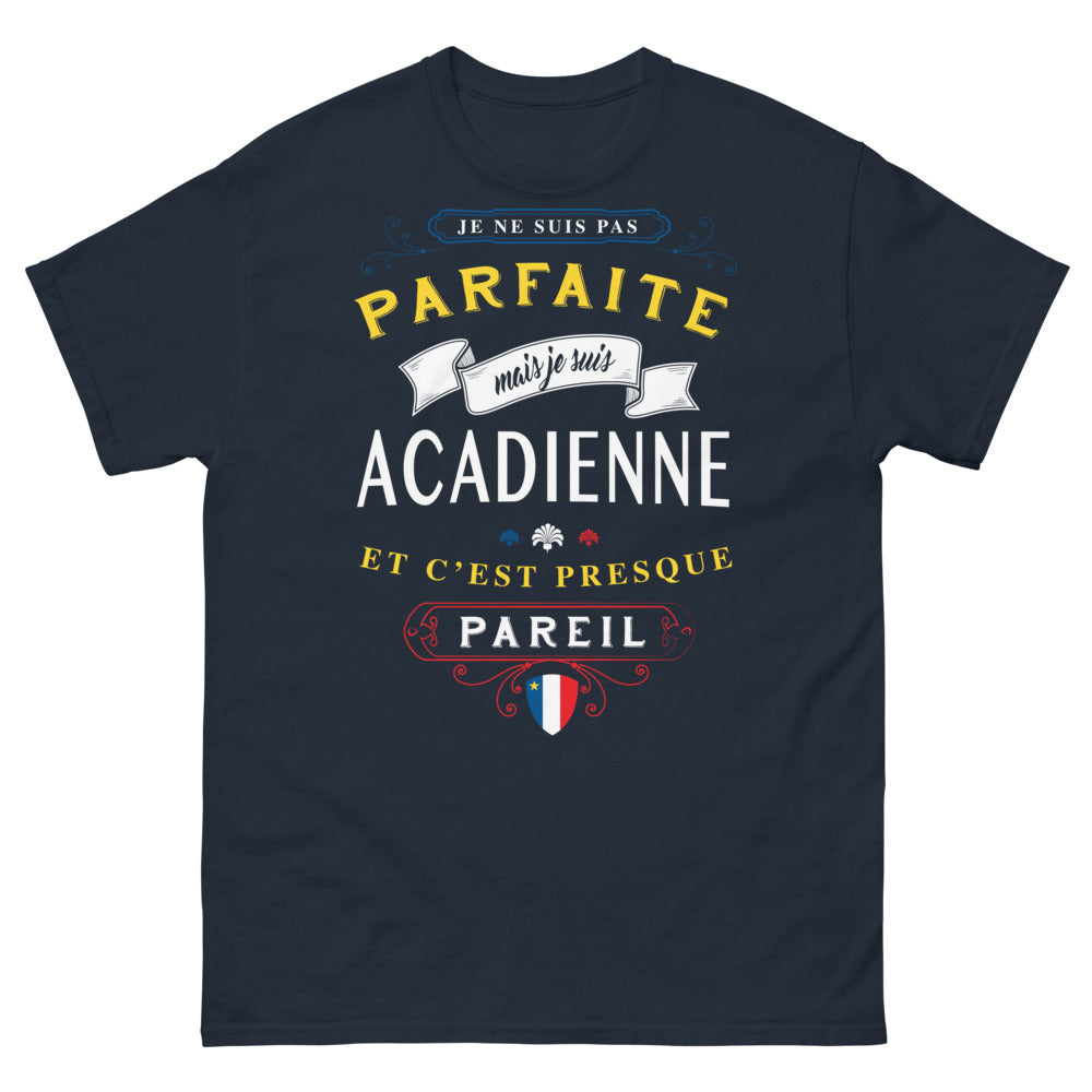 T-shirt Acadienne marine - Je ne suis pas parfaite mais je suis Acadienne