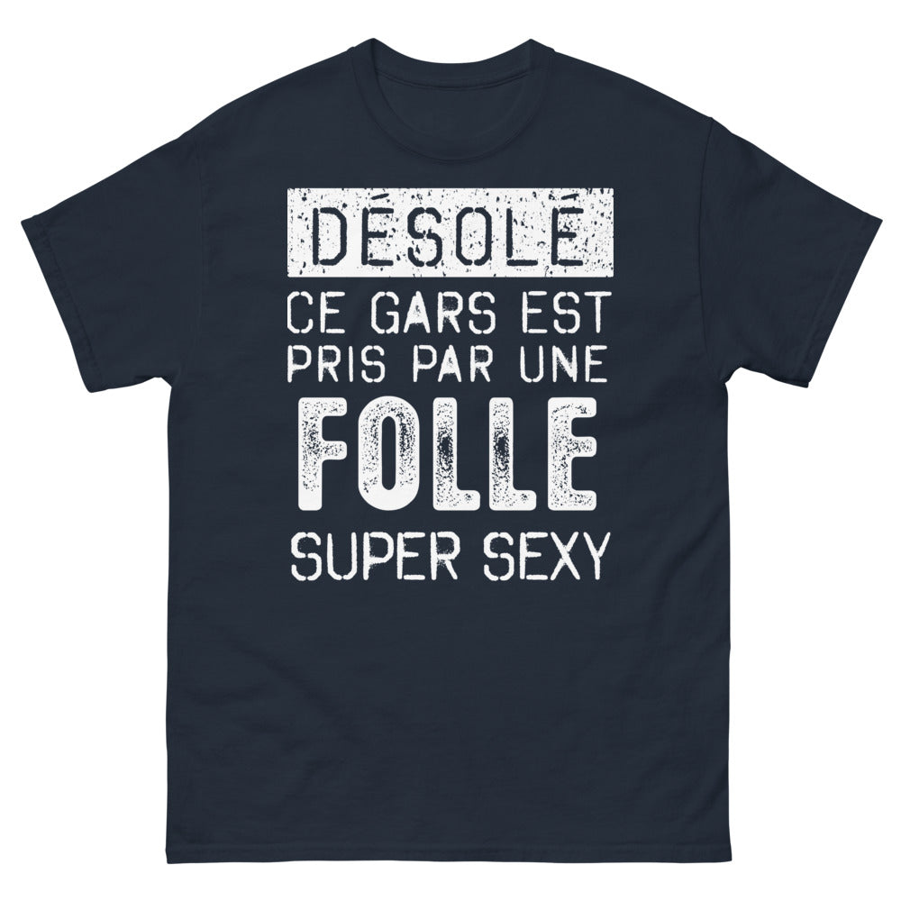 T-shirt amour bleu marine - ce gars est pris par une folle super sexy