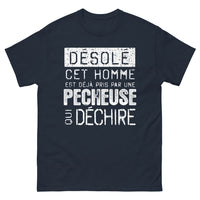 Thumbnail for T-shirt humour mariage pêcheuse bleu marine - Désolé, cet homme est déjà pris par une pêcheuse