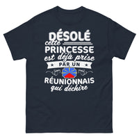 Thumbnail for T-shirt Réunion bleu marine - Princesse déjà prise par un Réunionnais qui déchire