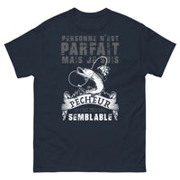 Thumbnail for T-shirt Pêcheur nostalgique marine - Personne n'est parfait mais je suis pêcheur
