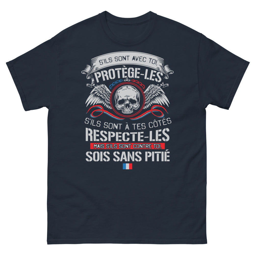T-shirt Slogan inspirant marine - Citation mordante: protège, respecte, sois sans pitié