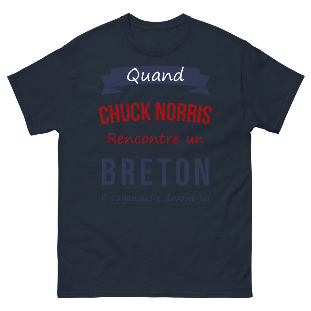T-shirt Bretagne marine - Chuck Norris s'agenouille devant un Breton