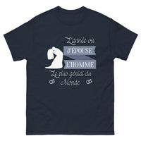 Thumbnail for T-shirt Année où j'épouse l'homme le plus génial du monde bleu marine - phrase humoristique sur le mariage