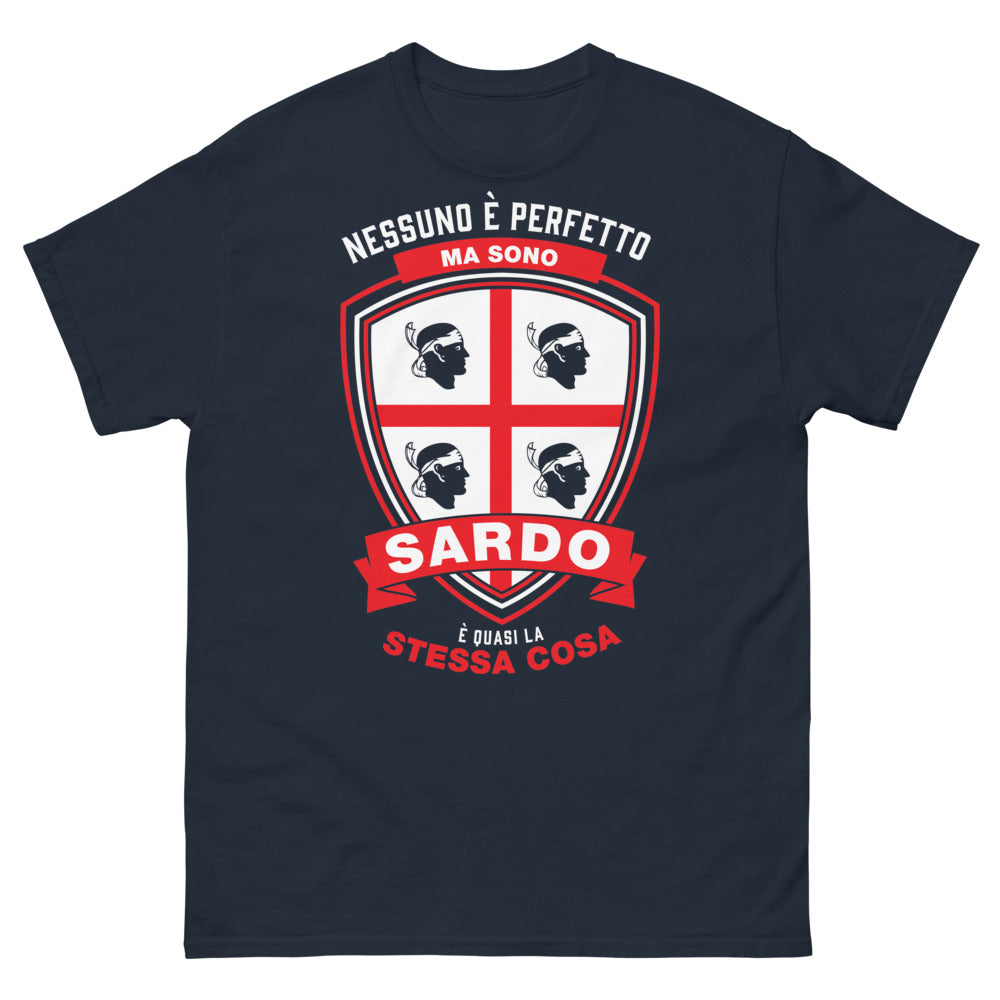 T-shirt Nessuno è Perfetto ma Sono Sardo e Quasi la Stessa Cosa