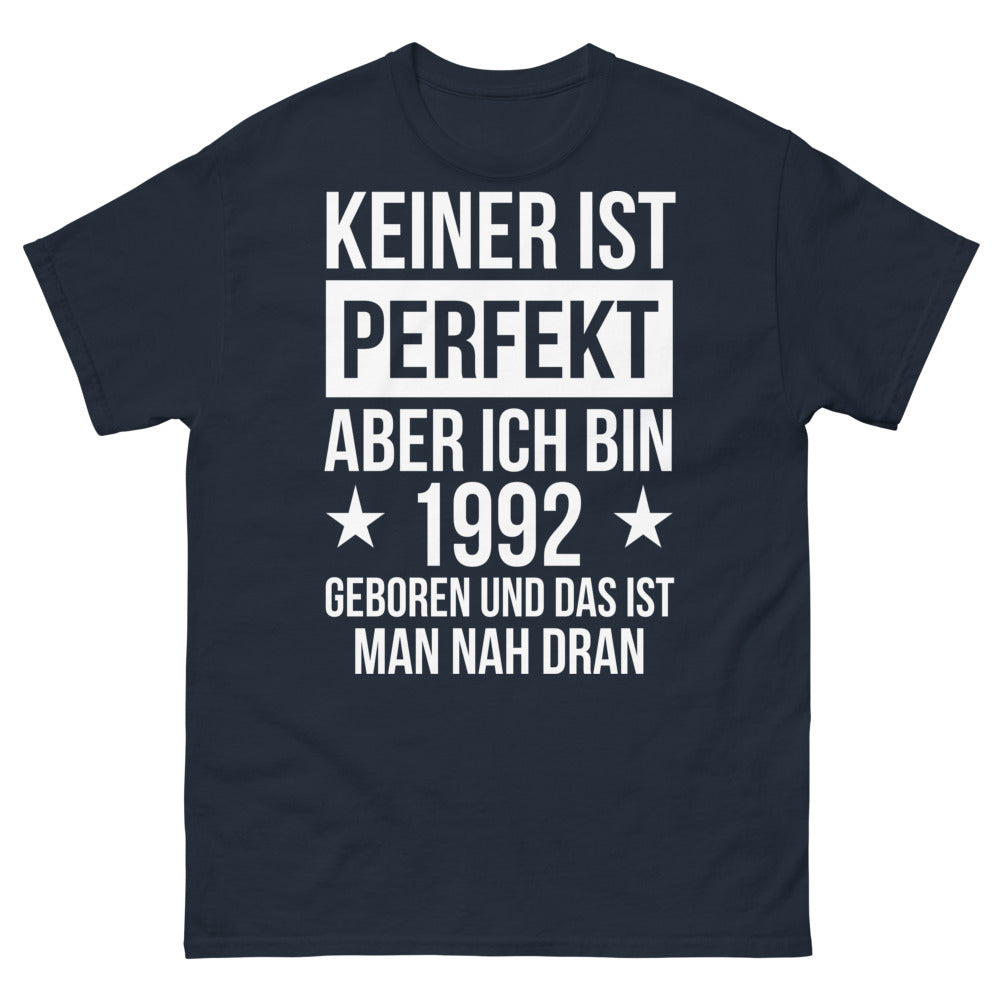 T-Shirt Keiner ist Perfekt marineblau Vorne - Geboren 1992 – fast perfekt