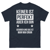 Thumbnail for T-shirt - Keiner ist perfekt, aber ich bin geboren und das ist man nah dran