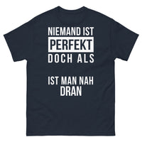 Thumbnail for T‑Shirt – Niemand ist perfekt, doch als Deutscher ist man nah dran