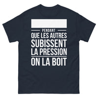 Thumbnail for T-shirt Amateurs de bière marine - Pendant que les autres subissent la pression, on la boit