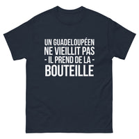 Thumbnail for T-shirt Un Guadeloupéen Ne Vieillit Pas, Prend de la Bouteille