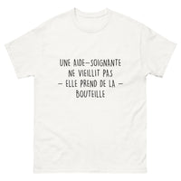 Thumbnail for T-shirt Une Aide-Soignante Ne Vieillit Pas, Elle Prend de la Bouteille