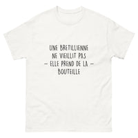 Thumbnail for T-shirt Une Bretillienne Ne Vieillit Pas, Elle Prend de la Bouteille