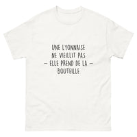 Thumbnail for T-shirt Une Lyonnaise Ne Vieillit Pas, Elle Prend de la Bouteille