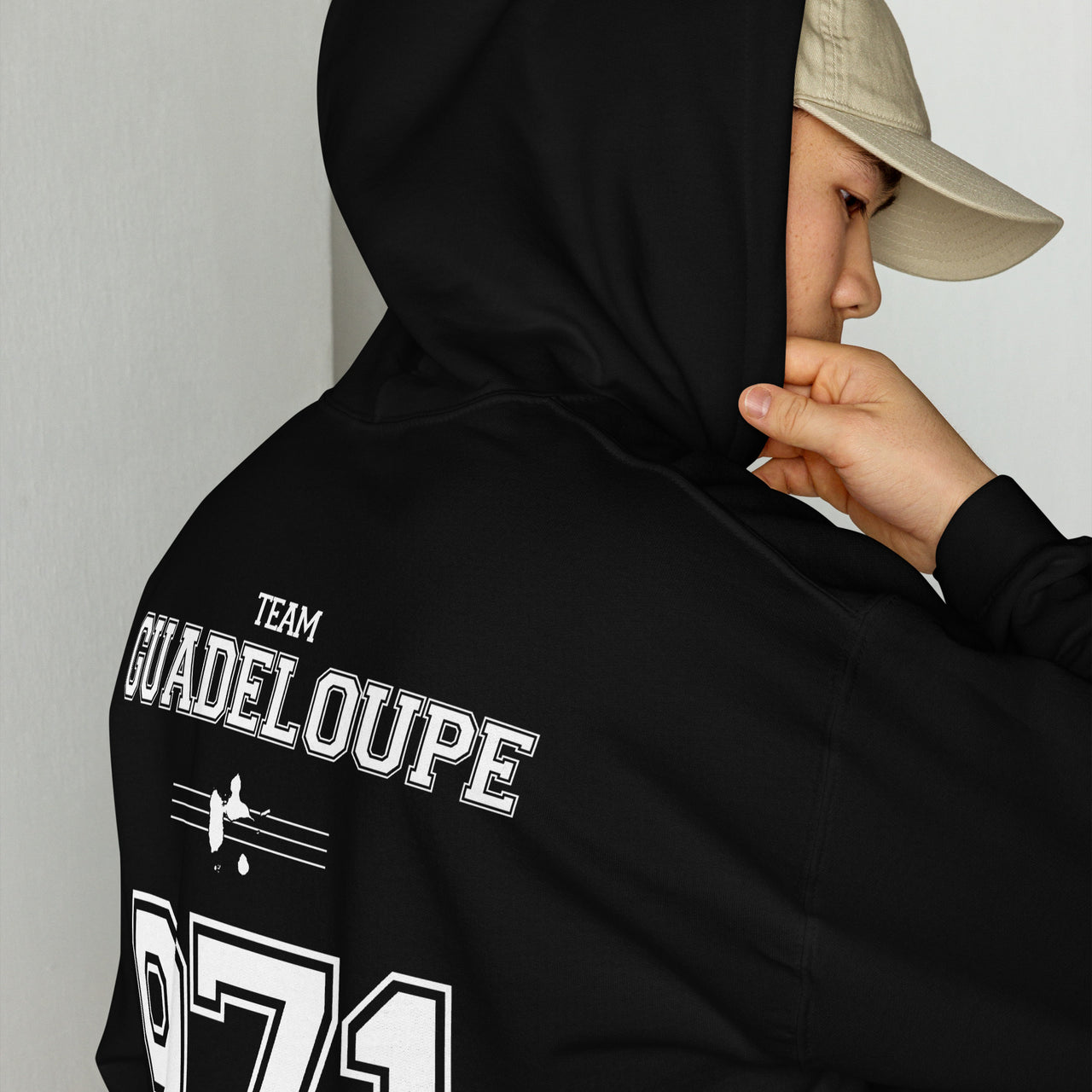 Sweat à capuche Guadeloupe noir dos - Confort et style local