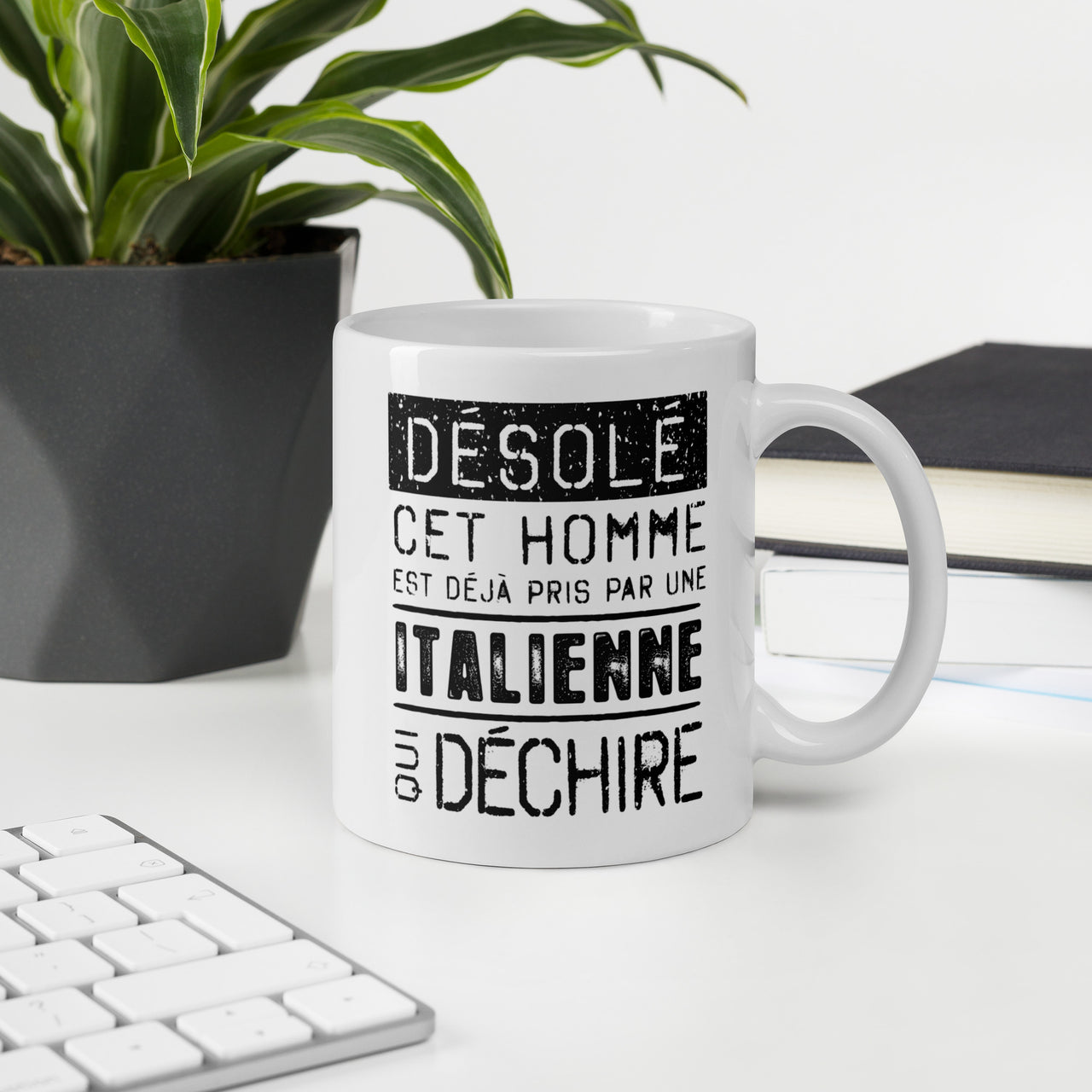 Mug Saint Valentin blanc brillant - Désolé ce mec est pris par une Italienne