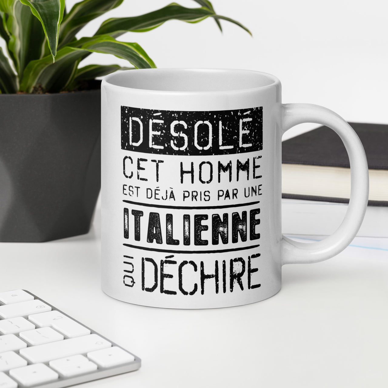 Mug Saint Valentin blanc brillant - Désolé ce mec est pris par une Italienne