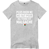 Thumbnail for Plus rien ne me fait peur ma femme est Malgache - T-shirt standard - impression FR - Ici & Là - T-shirts & Souvenirs de chez toi