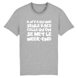 Il n'y a qu'une seule race celle qu'on se met le Week-end - T-shirt coton Bio 100 % - imprimé FR - Ici & Là - T-shirts & Souvenirs de chez toi