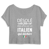 Désolé cette fille est déjà prise par un Italien qui déchire - T-shirt crop coton bio - impression FR - Ici & Là - T-shirts & Souvenirs de chez toi