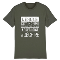 Thumbnail for Désolé cet homme est pris par une Ardéchoise qui déchire  REAL - T-shirt coton bio 100 % - imprimé FR - Ici & Là - T-shirts & Souvenirs de chez toi