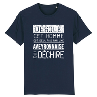 Thumbnail for Désolé cet homme est pris par une Aveyronnaise qui déchire - T-shirt coton bio 100 % - imprimé dans le Midi - Ici & Là - T-shirts & Souvenirs de chez toi