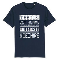 Thumbnail for Désolé cet homme est pris par une guitariste qui déchire - T-shirt coton bio 100 % - imprimé FR collection Guitare - Ici & Là - T-shirts & Souvenirs de chez toi