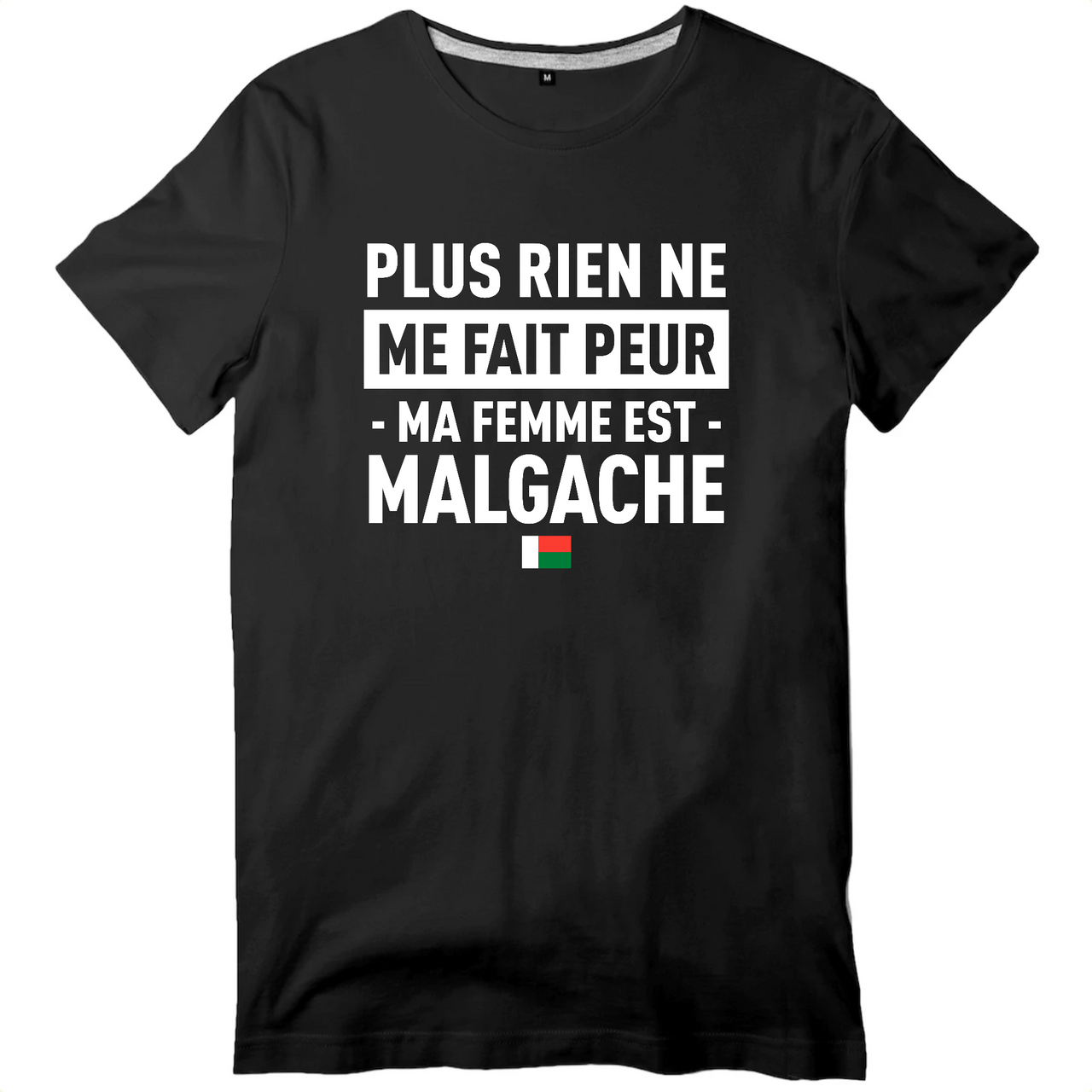 Plus rien ne me fait peur ma femme est Malgache - T-shirt standard - impression FR - Ici & Là - T-shirts & Souvenirs de chez toi